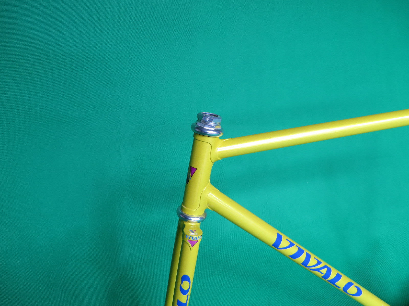 Vivalo // Yellow // 52cm x 56cm – NJS EXPORT