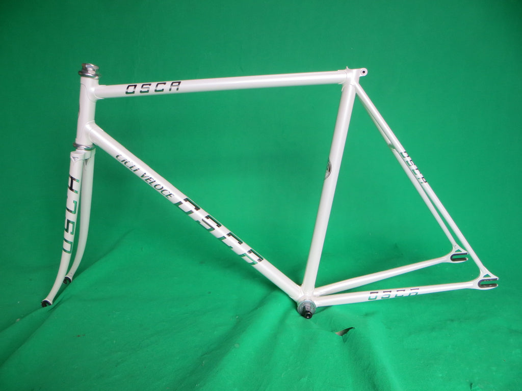 Osca // White  // 53.5cm