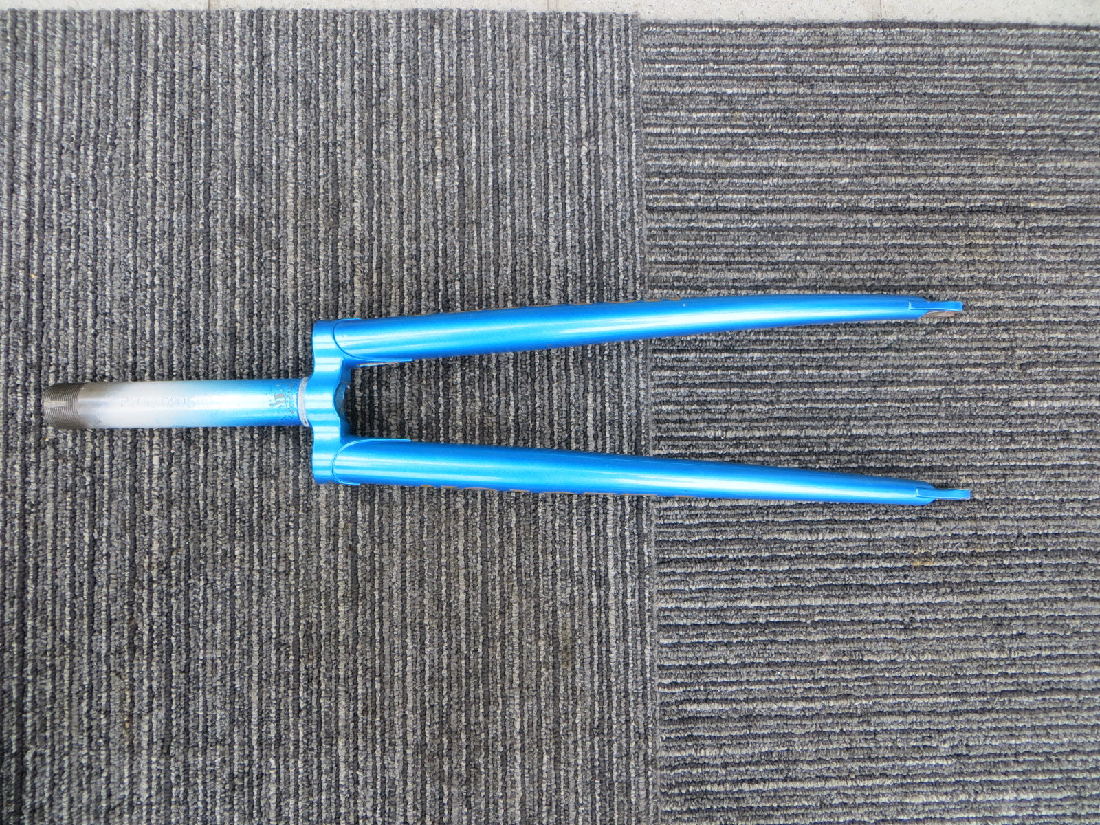 Peloton Front Fork 141mm Steering Column Length / 9mm Axle Slot
