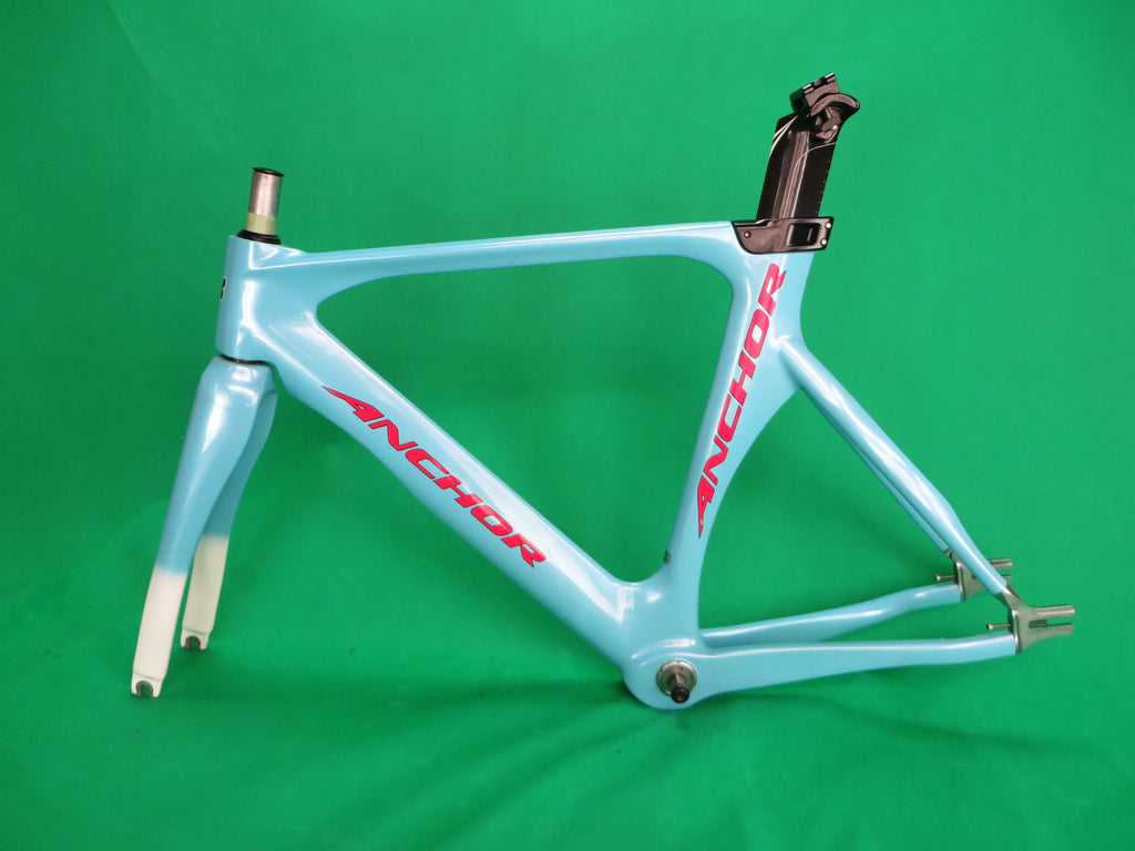 Rare! Anchor TR8 Carbon // White / Light Blue Fade // 50cm NJS Approved