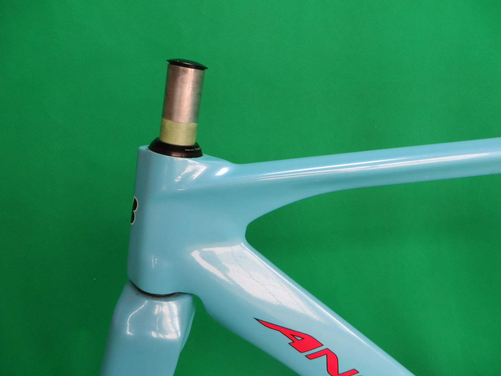 Rare! Anchor TR8 Carbon // White / Light Blue Fade // 50cm NJS