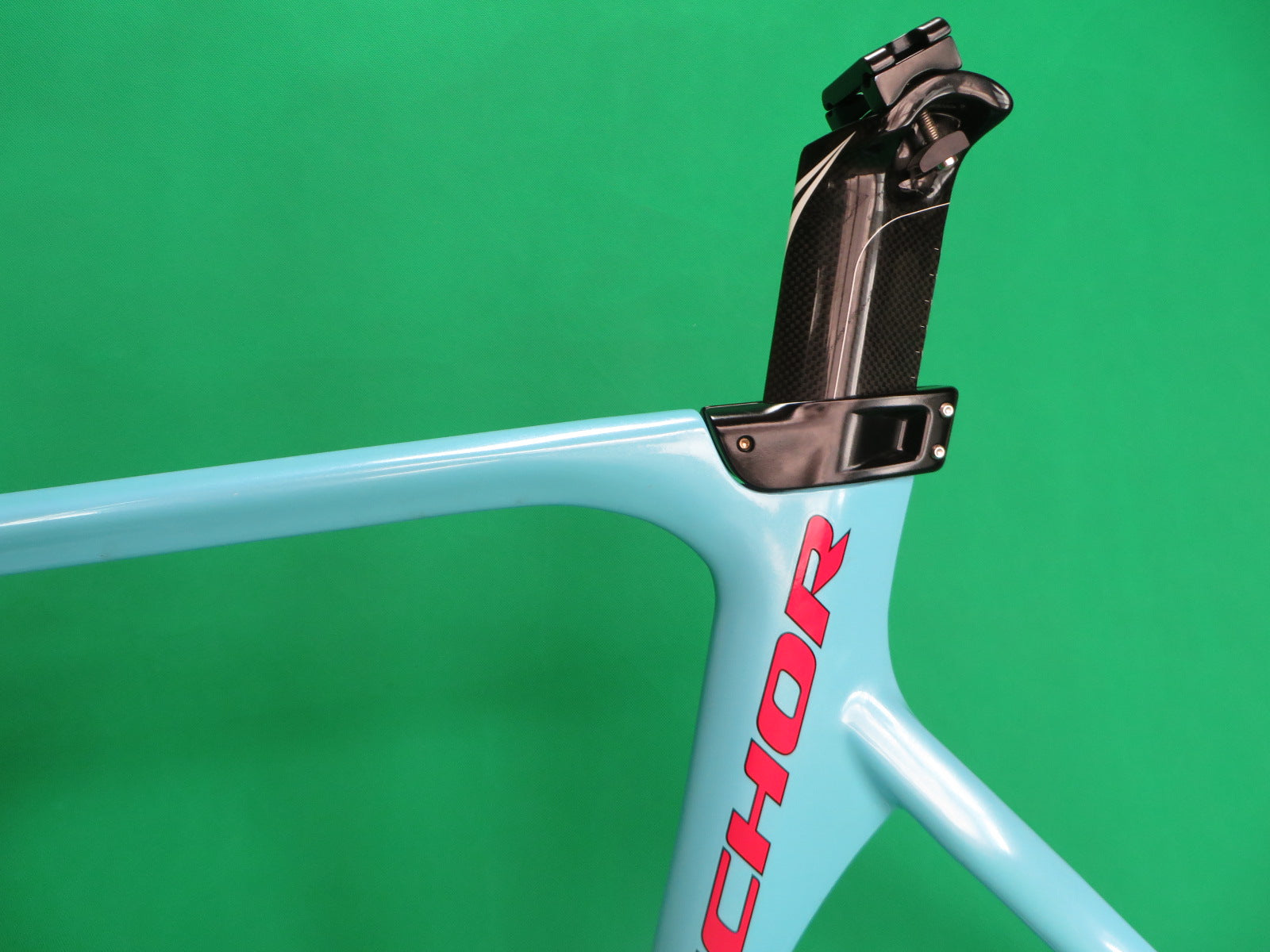 Rare! Anchor TR8 Carbon // White / Light Blue Fade // 50cm NJS