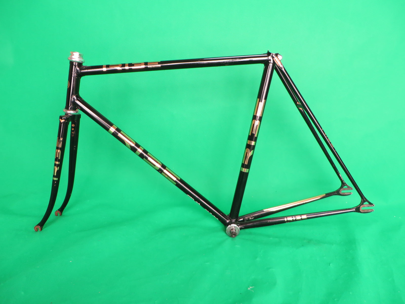 Iribe // Black with gold decals // 54cm