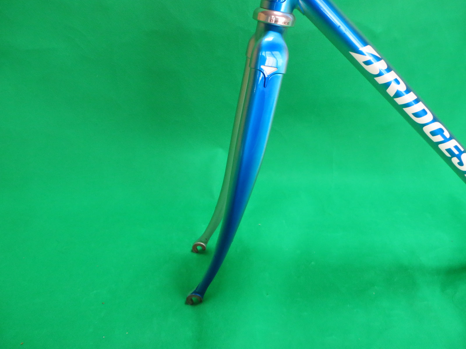 Bridgestone Columbus Max Fork // Blue Metallic Silver Fade // 48cm