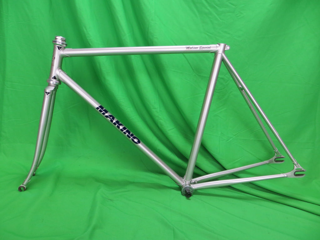 Makino  // Silver // 52cm