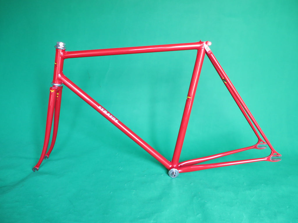 Stratos  // Red  // 53.5cm