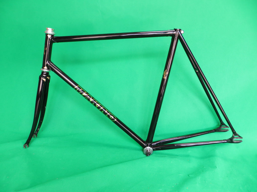 Makino // Black Metallic  // 55.5cm