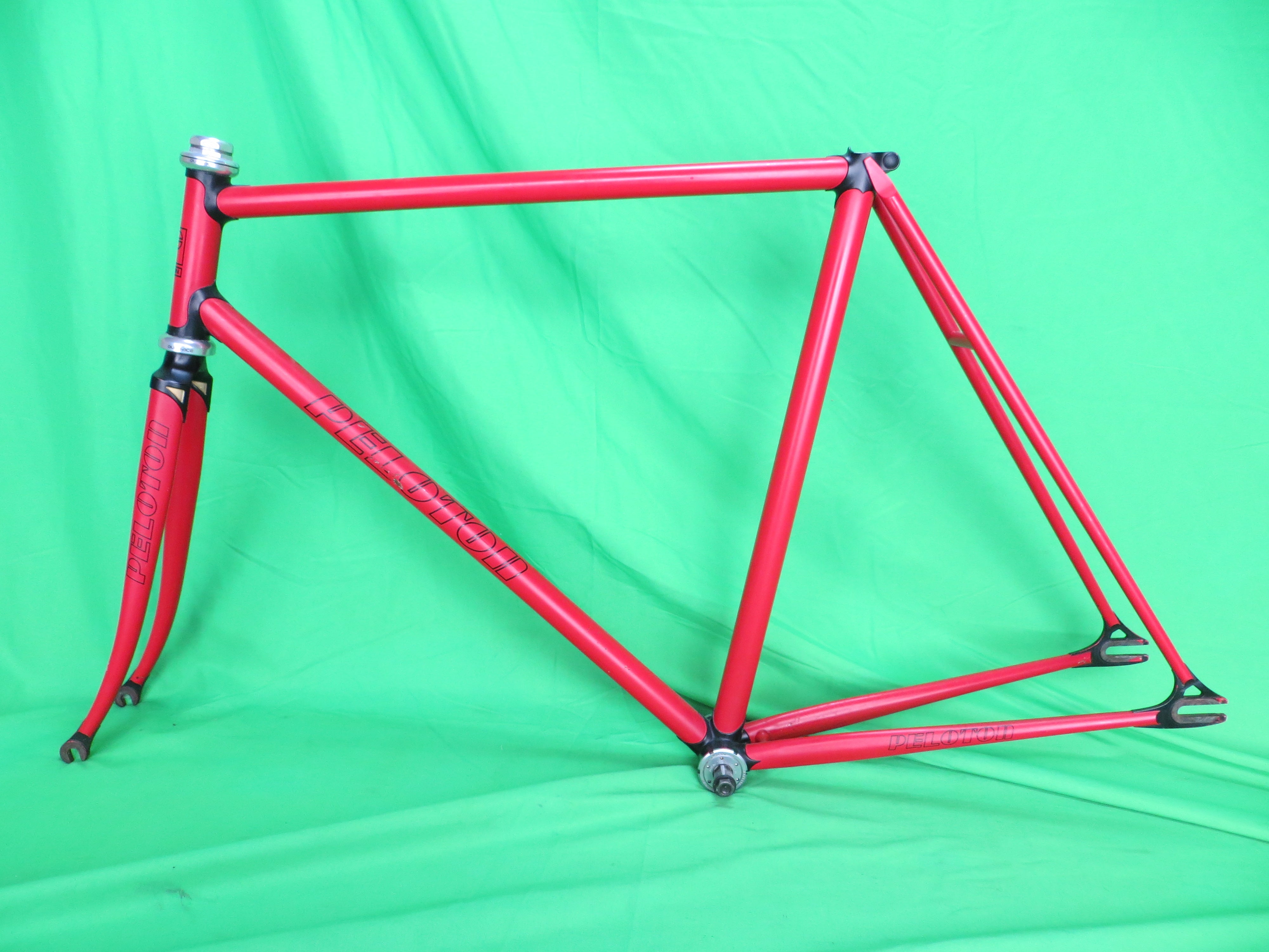 PELOTON // Matte Red / Black Lugs // 54cm