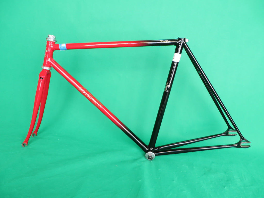 Makino // Red / Black Fade // 53cm