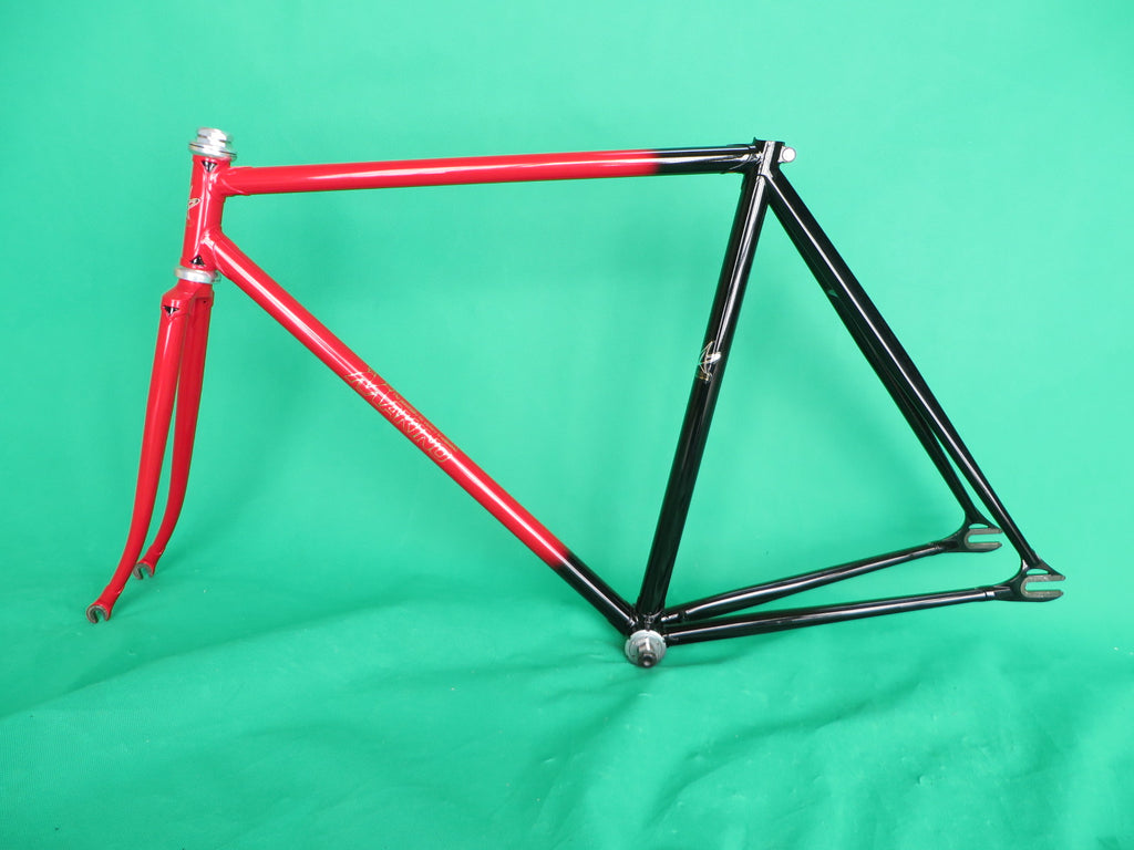 Makino 2020 // Red / Black Fade // 53cm