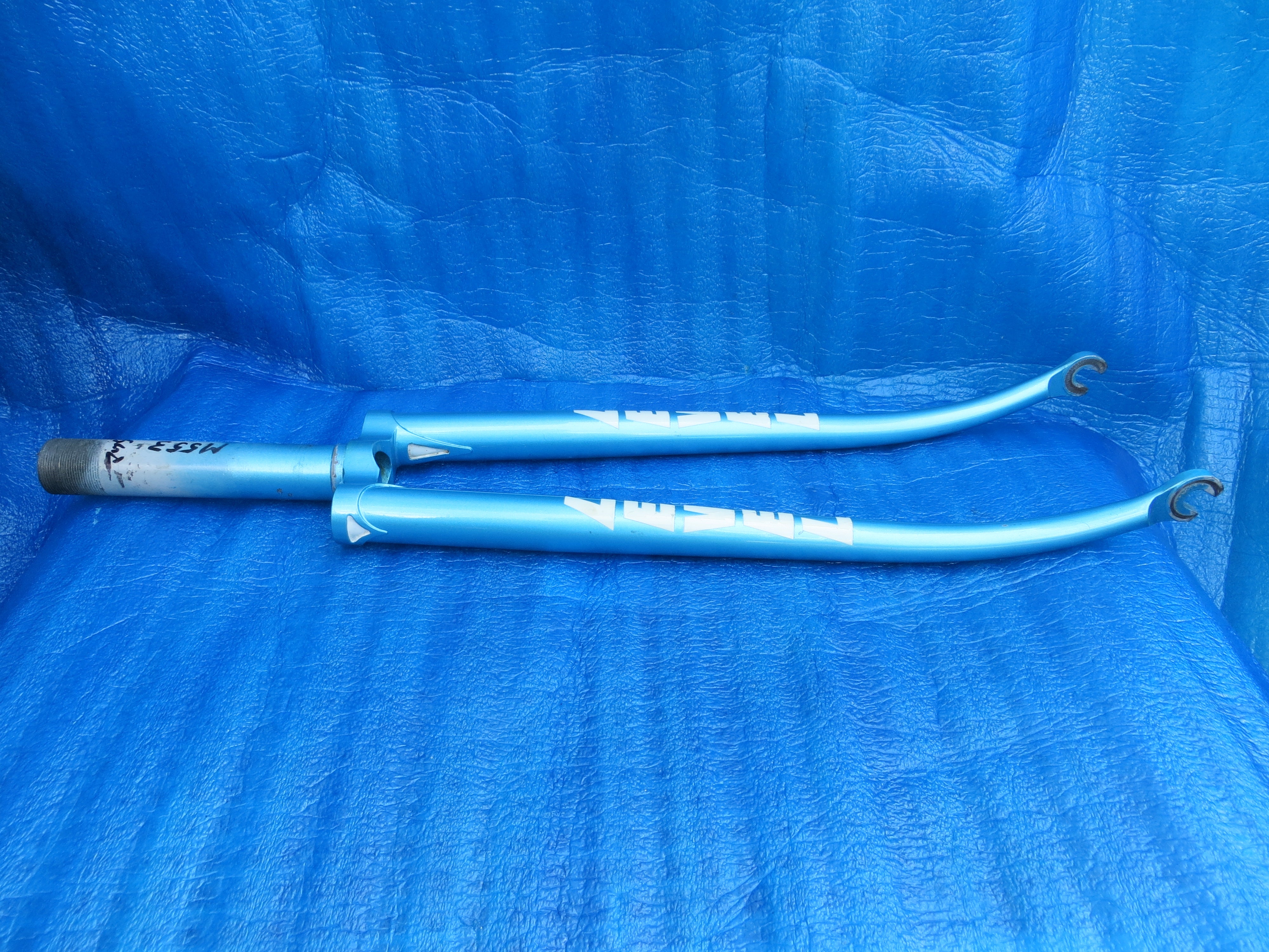 Level Front Fork 133mm Steering Colum Length /9mm Axle Slot