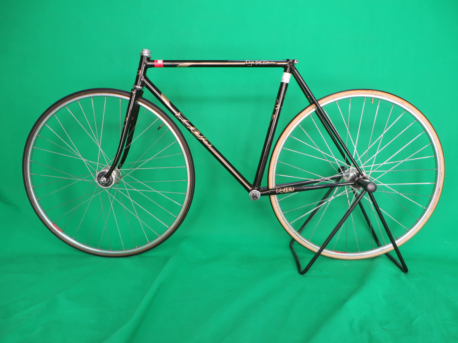 Kiyo Miyazawa // Black with fine gold flake // 51.5cm – NJS EXPORT