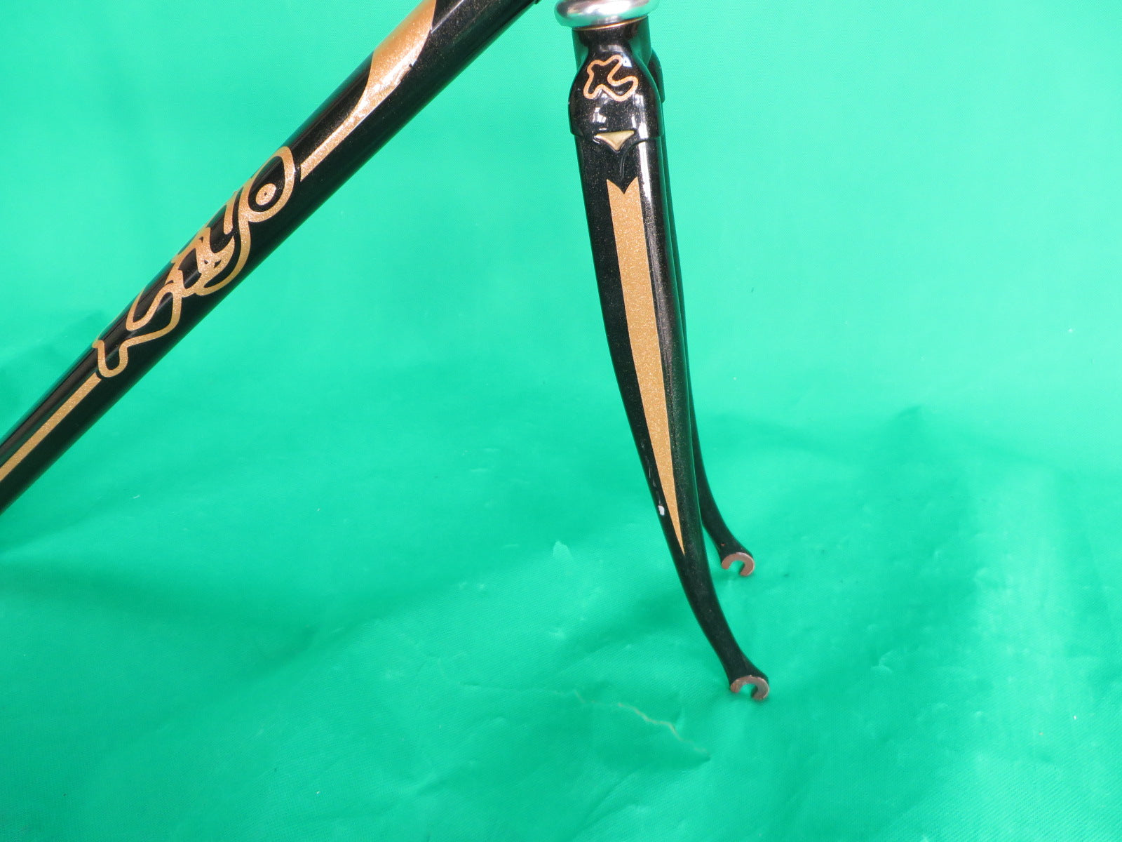 Kiyo Miyazawa Columbus Max Fork // Black with fine gold flake