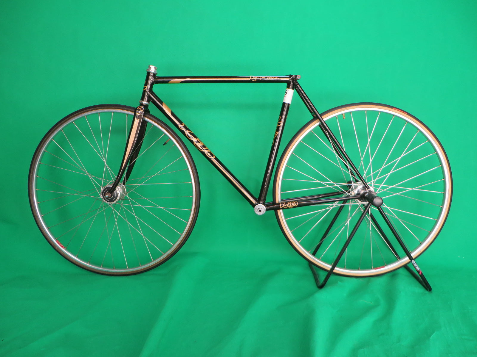 Kiyo Miyazawa Columbus Max Fork // Black with fine gold flake