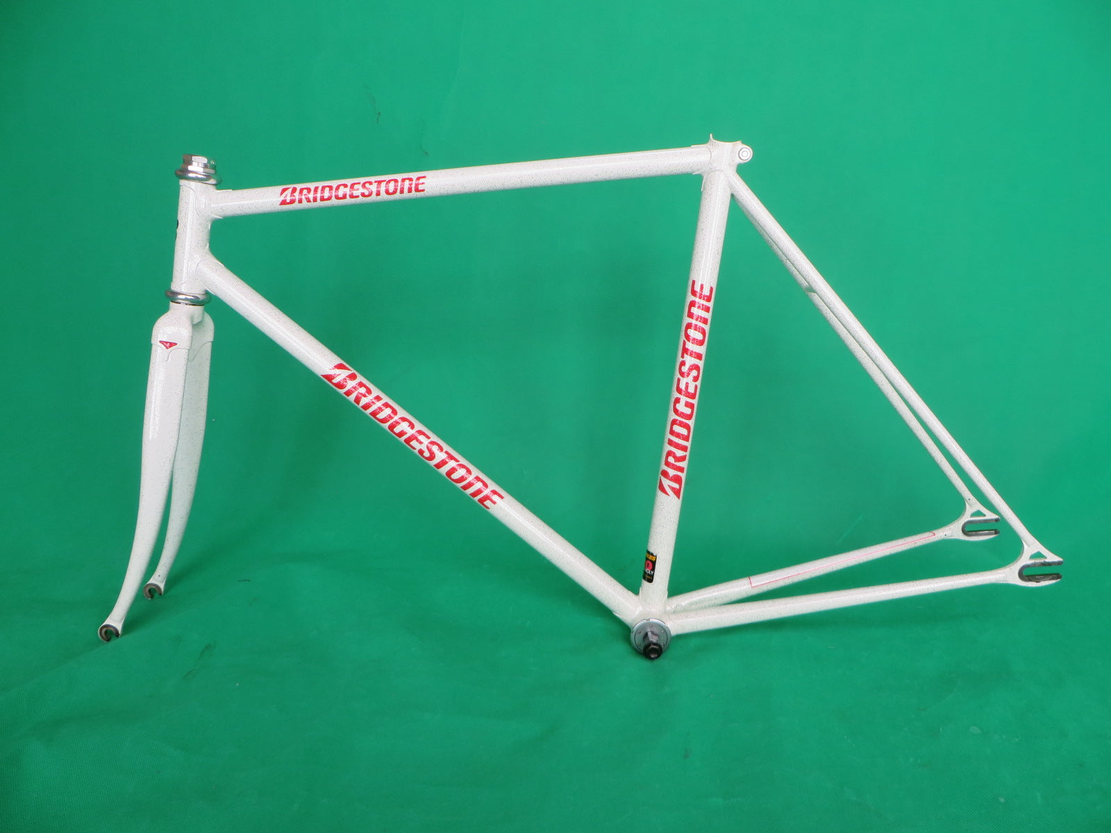 Bridgestone // White with Super Silver Flake // Columbus Max Fork // Reynolds 520 // 51.5cm