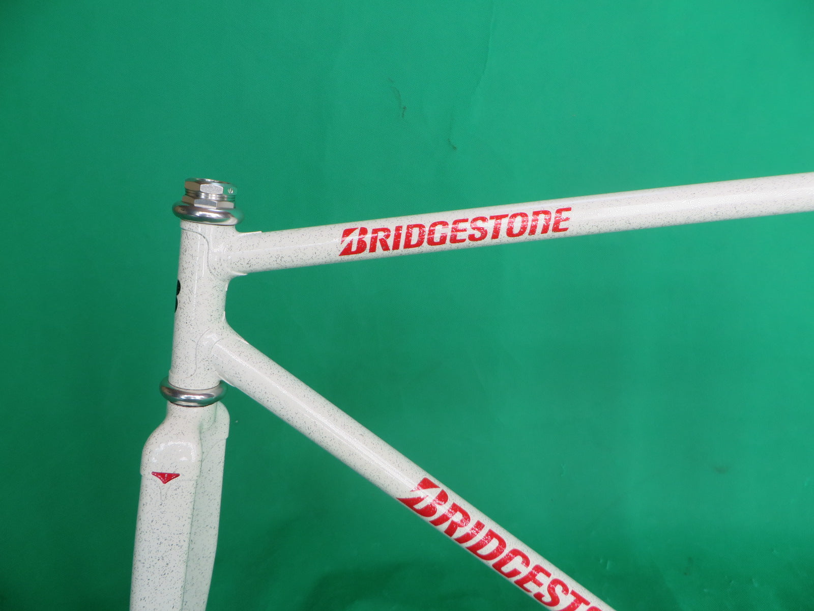 Bridgestone // White with Super Silver Flake // Columbus Max Fork