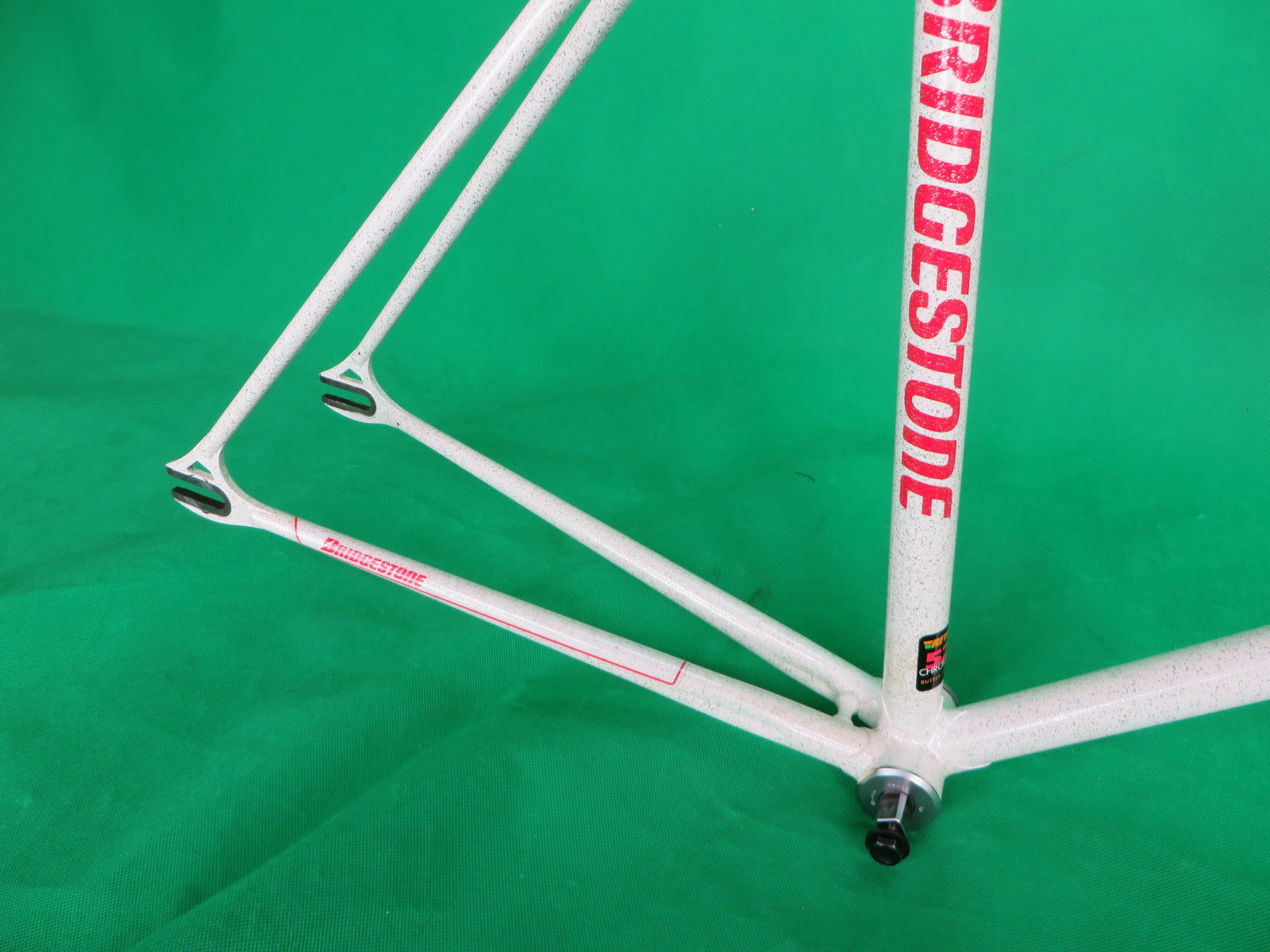 Bridgestone // White with Super Silver Flake // Columbus Max Fork