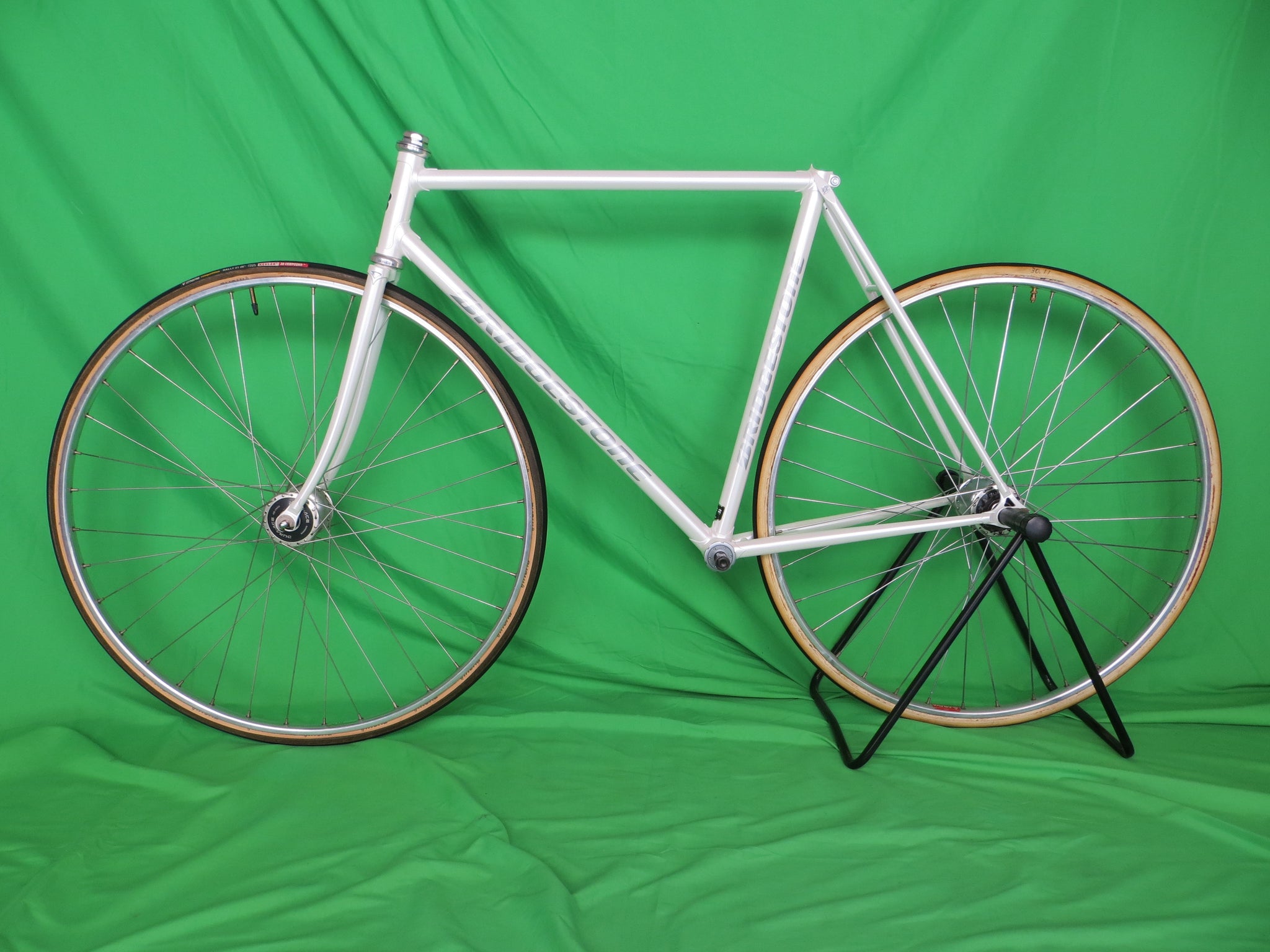 Bridgestone Kaisei 022 // White // 53cm – NJS EXPORT