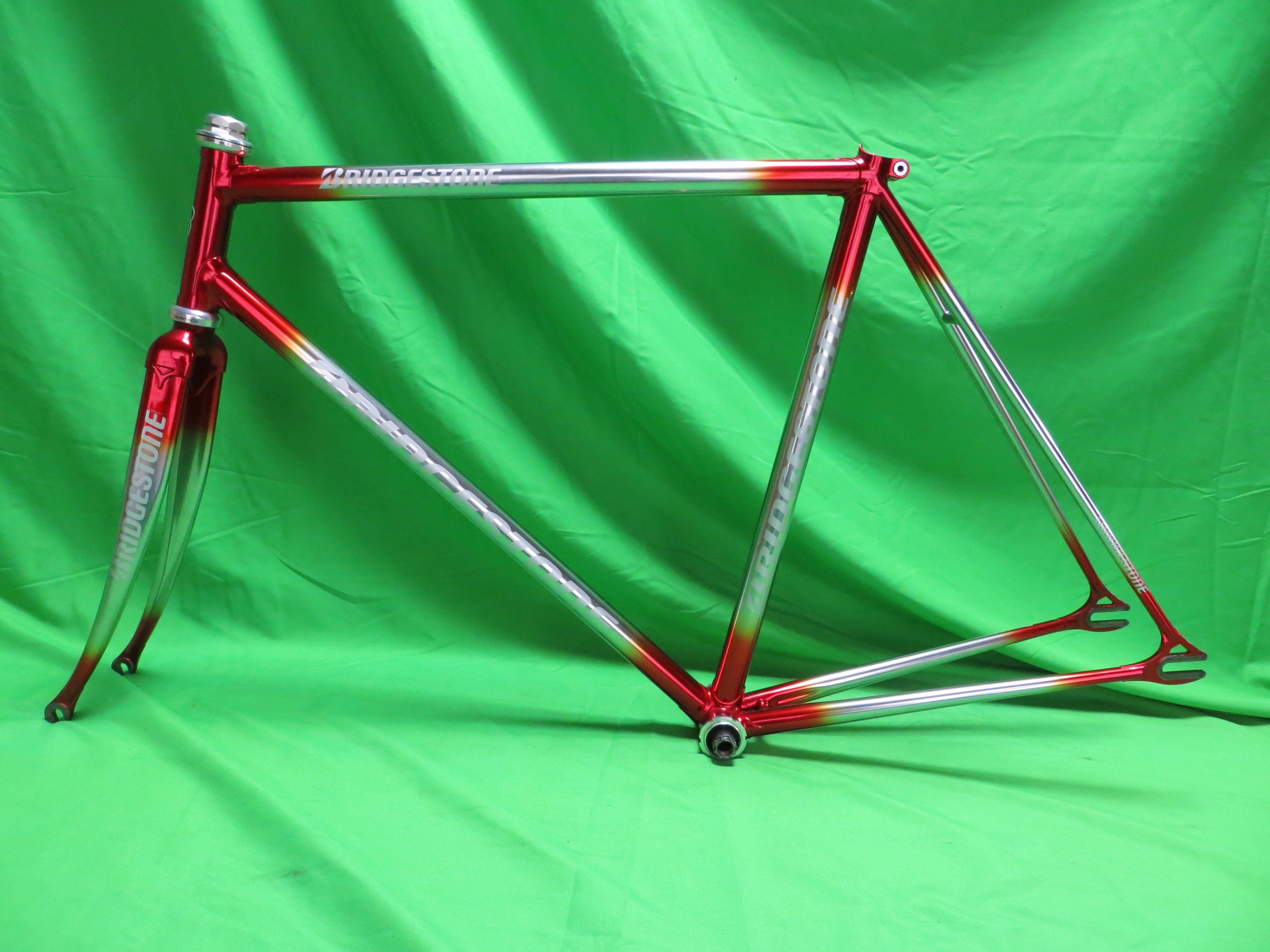 Bridgestone Columbus Max Fork // Candy Red / Chrome Plating Fade // 53cm