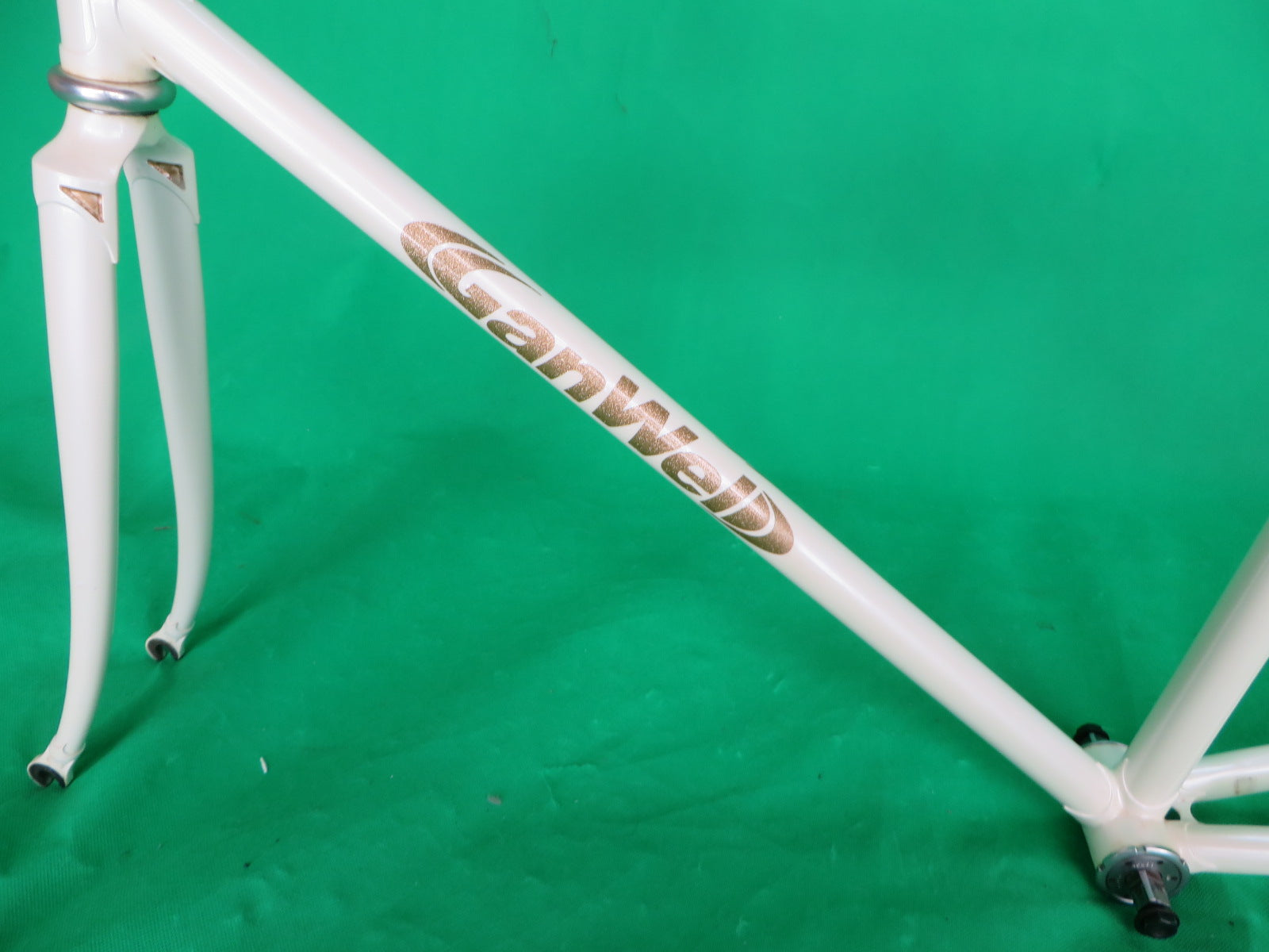 Gan Well Pro // Pearl White // 50.5cm – NJS EXPORT