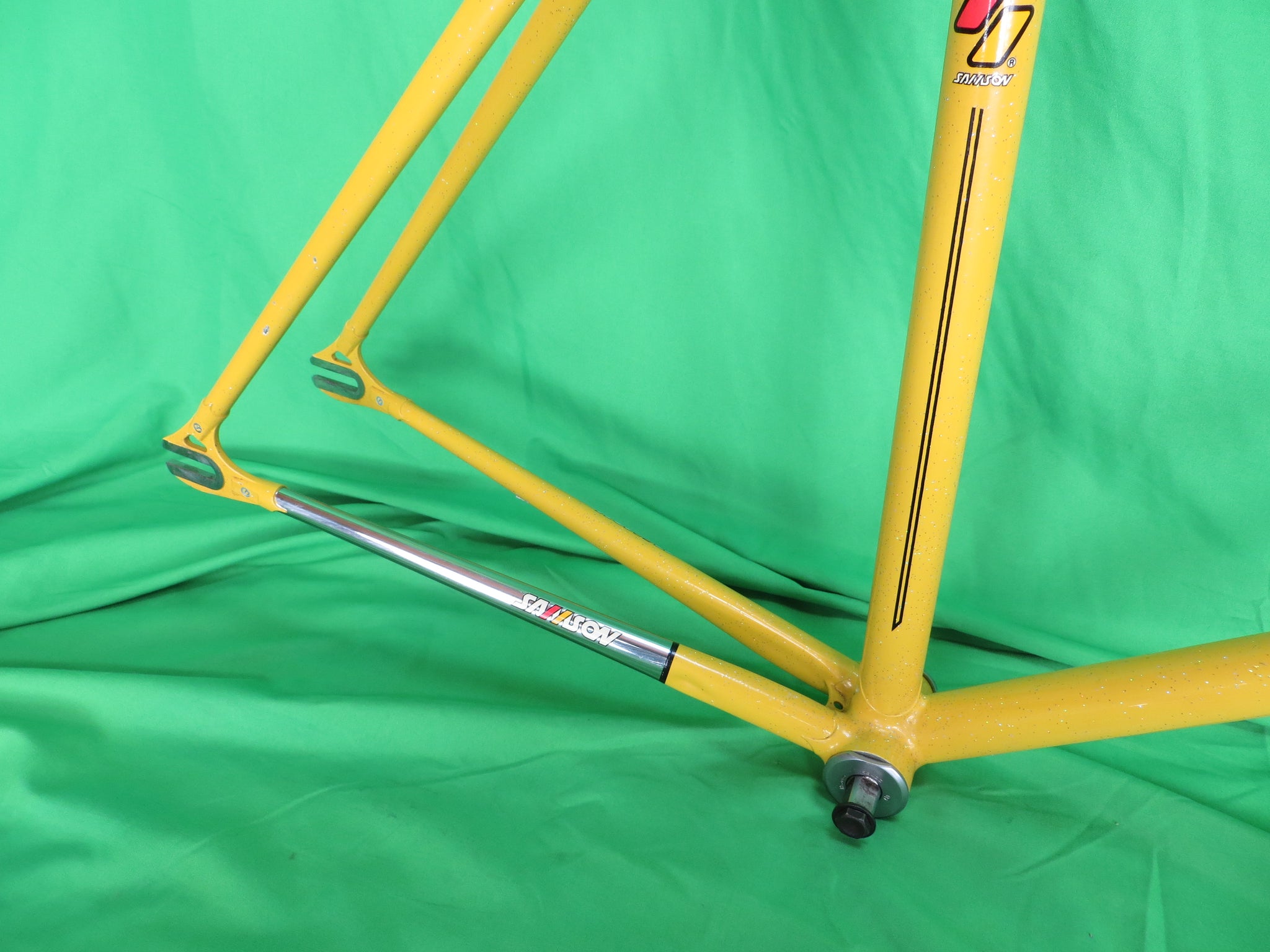 SAMSON Illusion // Yellow with rainbow flake // 51cm – NJS