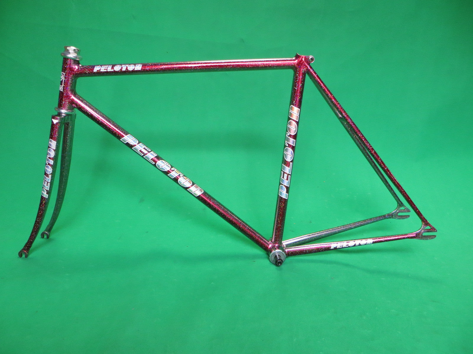 PELOTON // mach-silver + red metallic fade + flake // 50.5cm