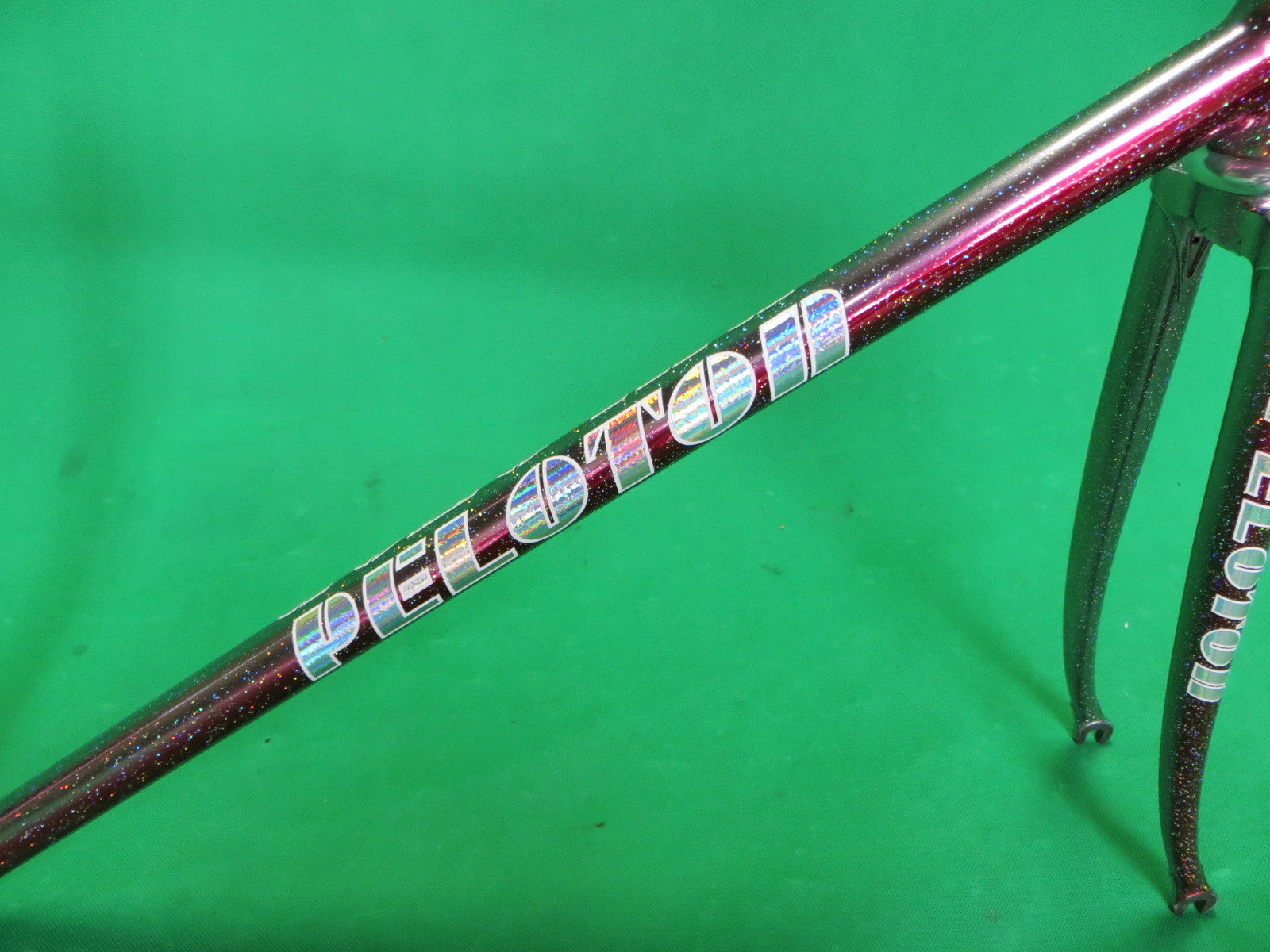 PELOTON // mach-silver + red metallic fade + flake // 50.5cm – NJS