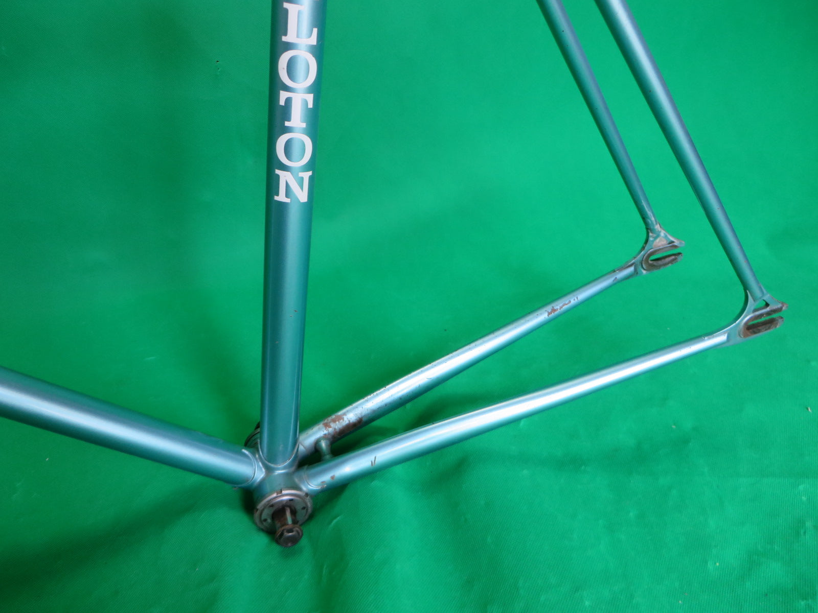 PELOTON // Metallic Sky Blue // 53.5cm – NJS EXPORT