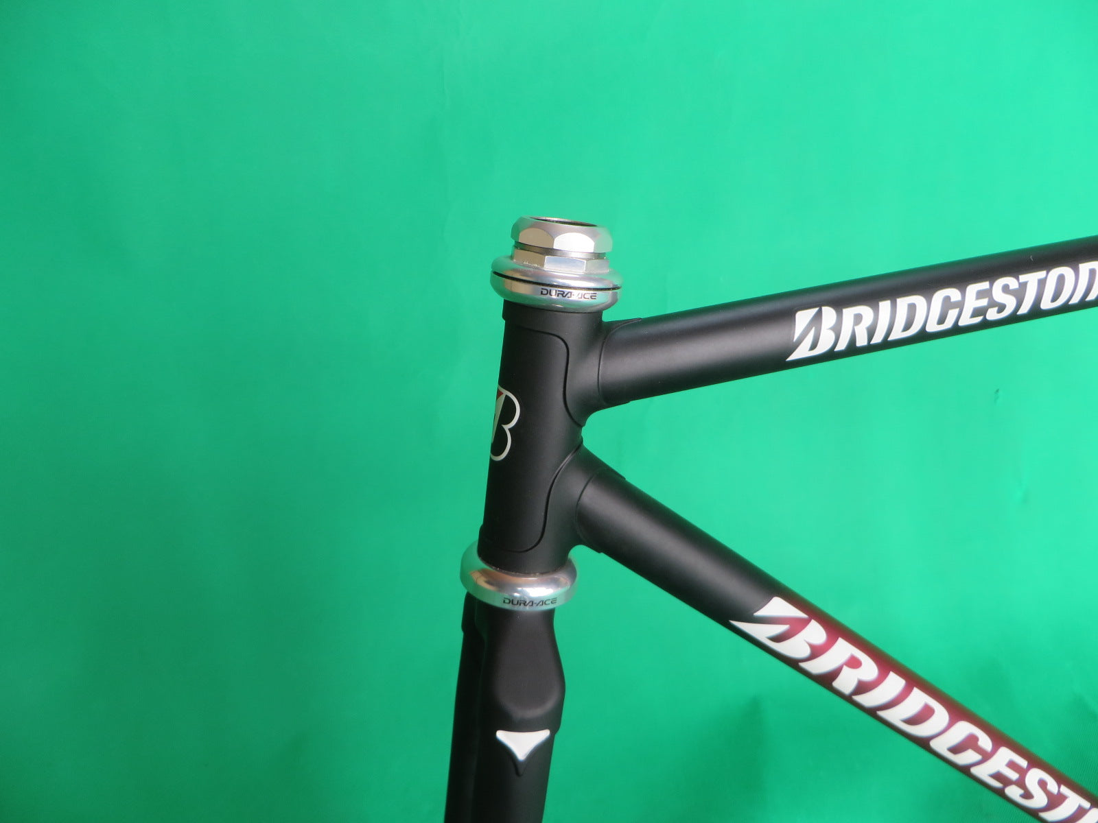 Bridgestone // Matte Black / Matte Red Fade // 50cm – NJS EXPORT
