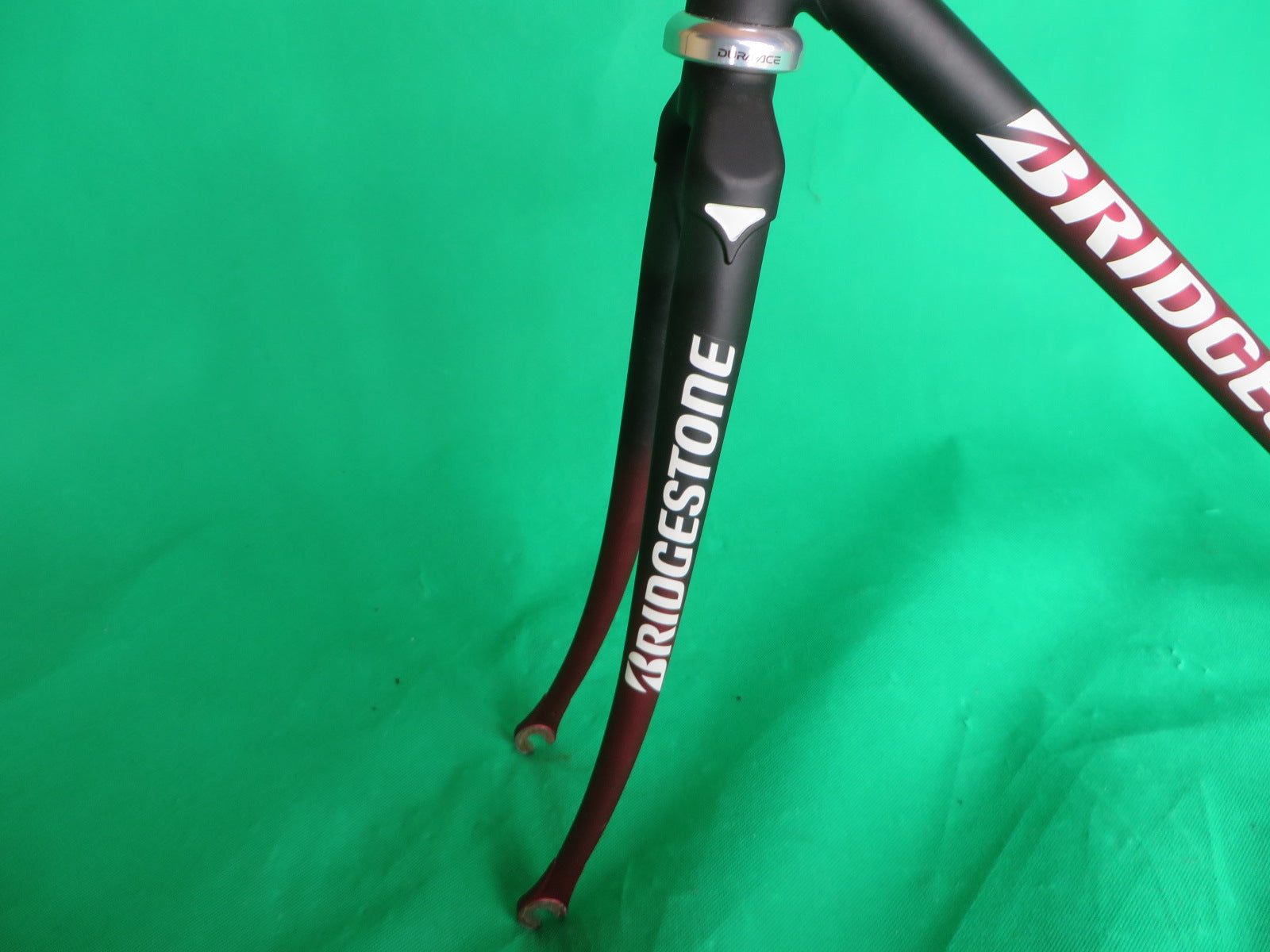 Bridgestone // Matte Black / Matte Red Fade // 50cm – NJS EXPORT