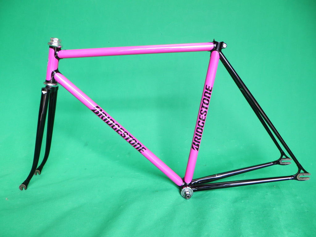 BRIDGESTONE // bright pink & black two-tone // 51.5cm