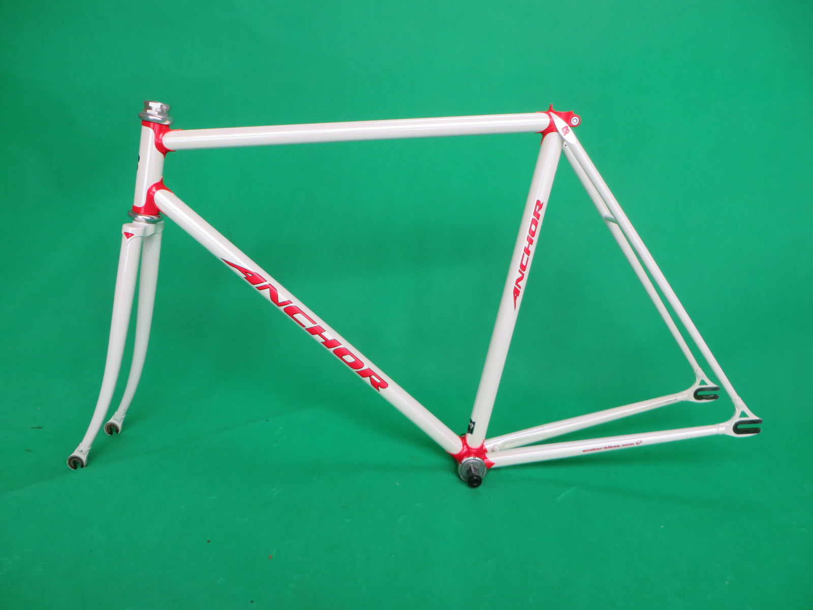 Anchor  // White Red Lugs // //  52cm