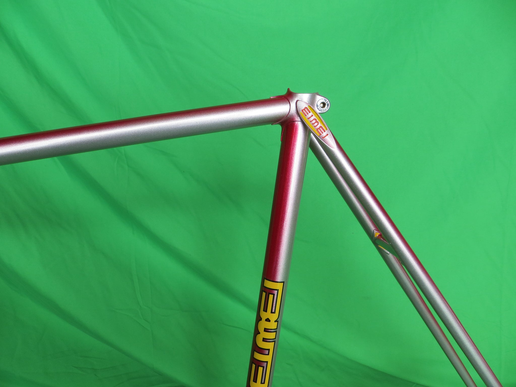 Never Used! / EIMEI // Red / Silver Fade // 57.5cm – NJS EXPORT