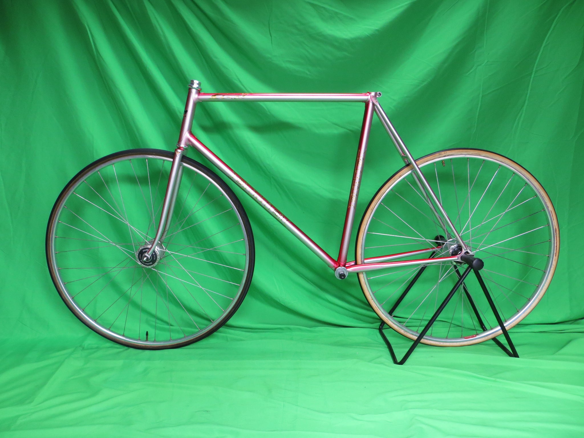 Never Used! / EIMEI // Red / Silver Fade // 57cm – NJS EXPORT