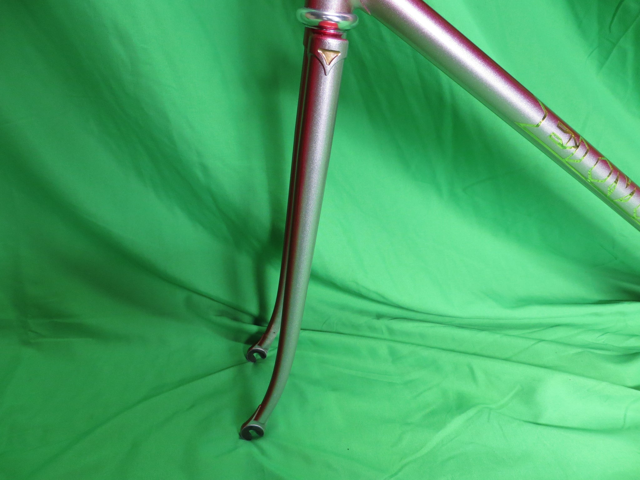 Never Used! / EIMEI // Red / Silver Fade // 57cm – NJS EXPORT