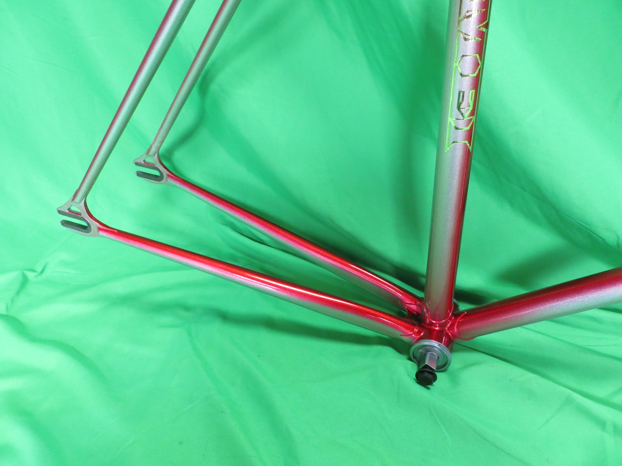 Never Used! / EIMEI // Red / Silver Fade // 57cm – NJS EXPORT