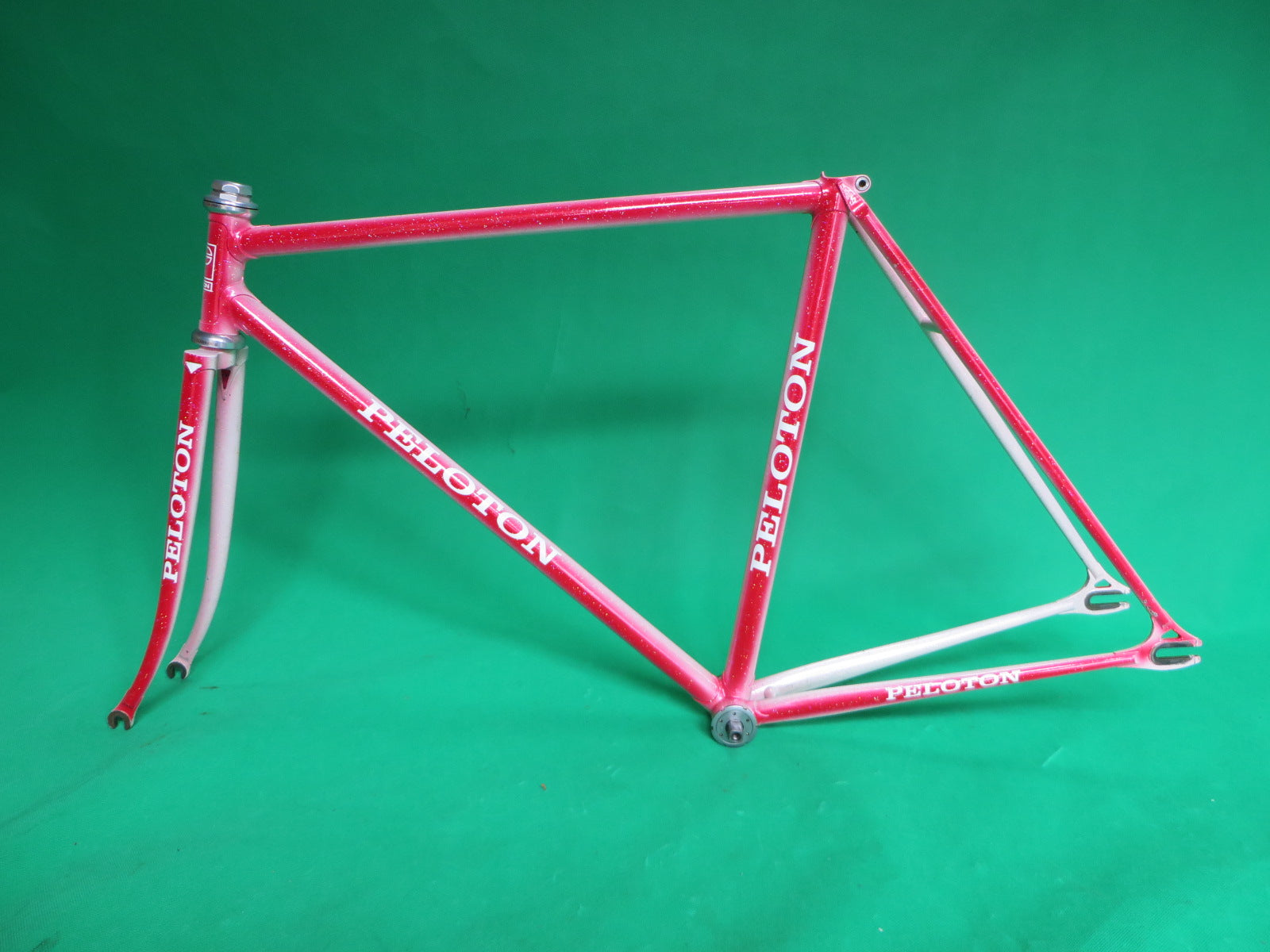 PELOTON // White-Red Fade // 50.5cm