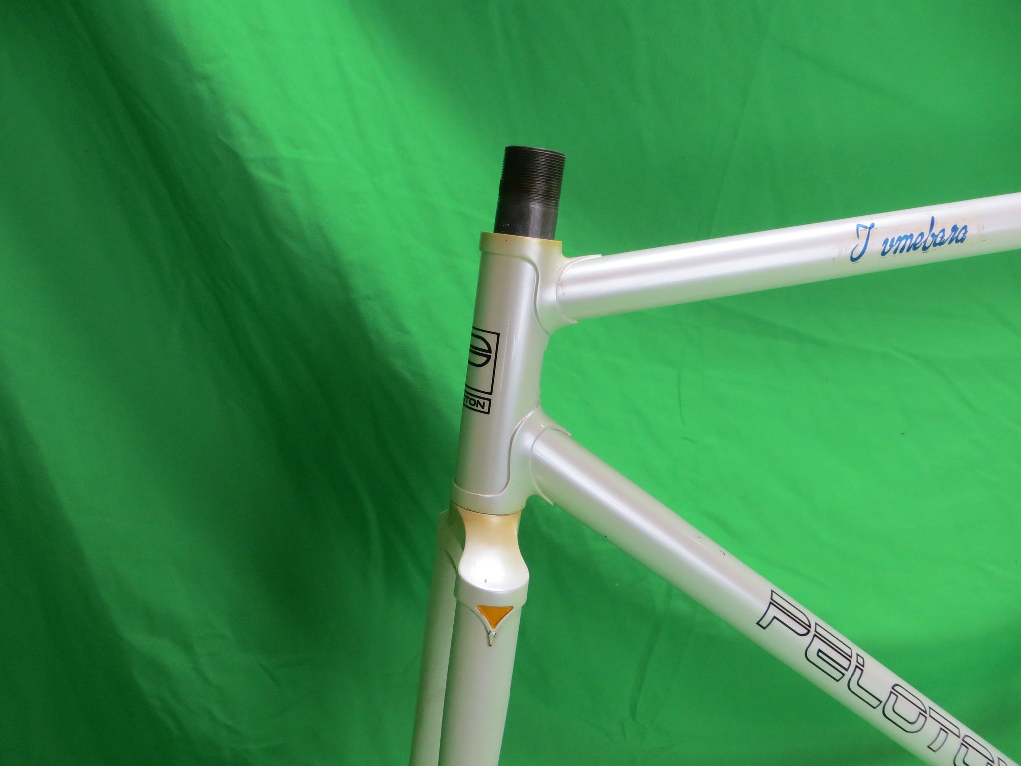 Vintage PELOTON // White // 52cm – NJS EXPORT