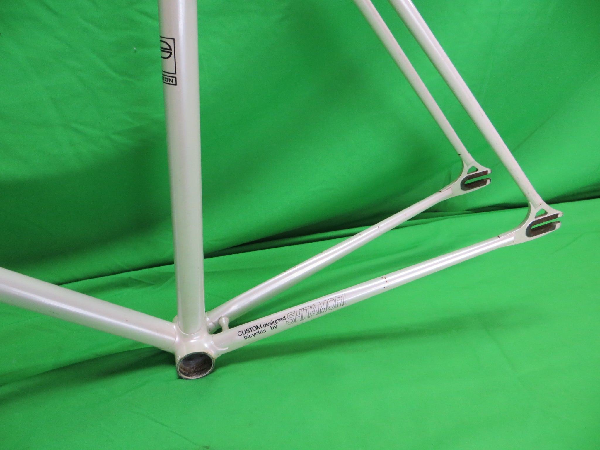 Vintage PELOTON // White // 52cm – NJS EXPORT