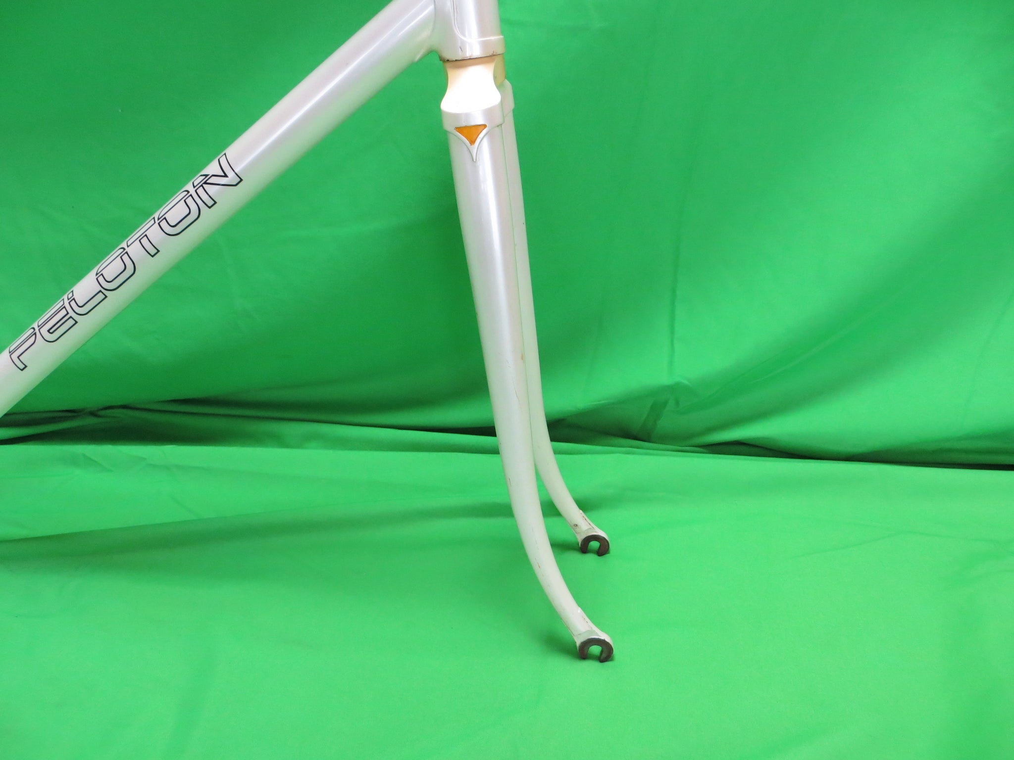 Vintage PELOTON // White // 52cm – NJS EXPORT