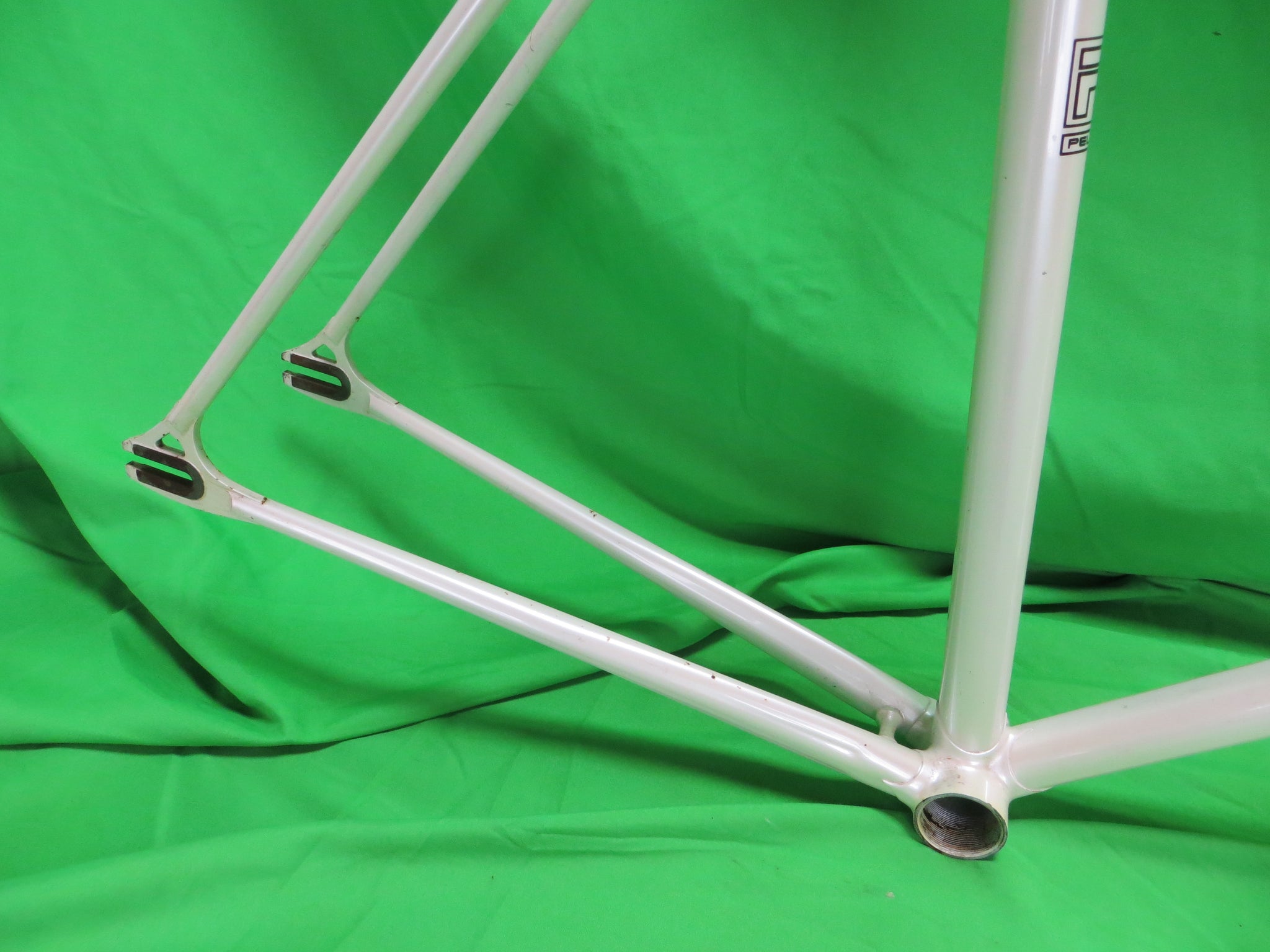 Vintage PELOTON // White // 52cm – NJS EXPORT