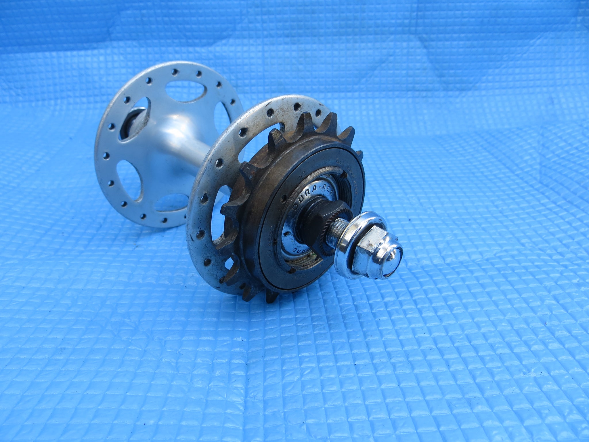 Shimano Dura Ace HB-7520 36H 120mm Rear Hub Non NJS