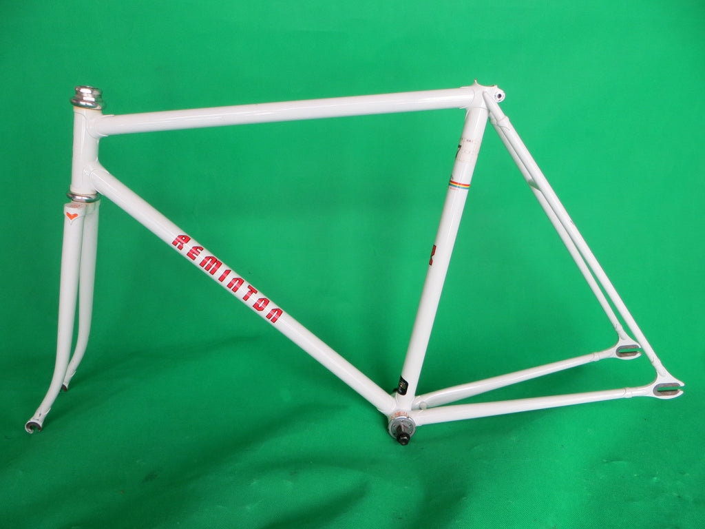 REMINTON // White 1995 // 51.5cm