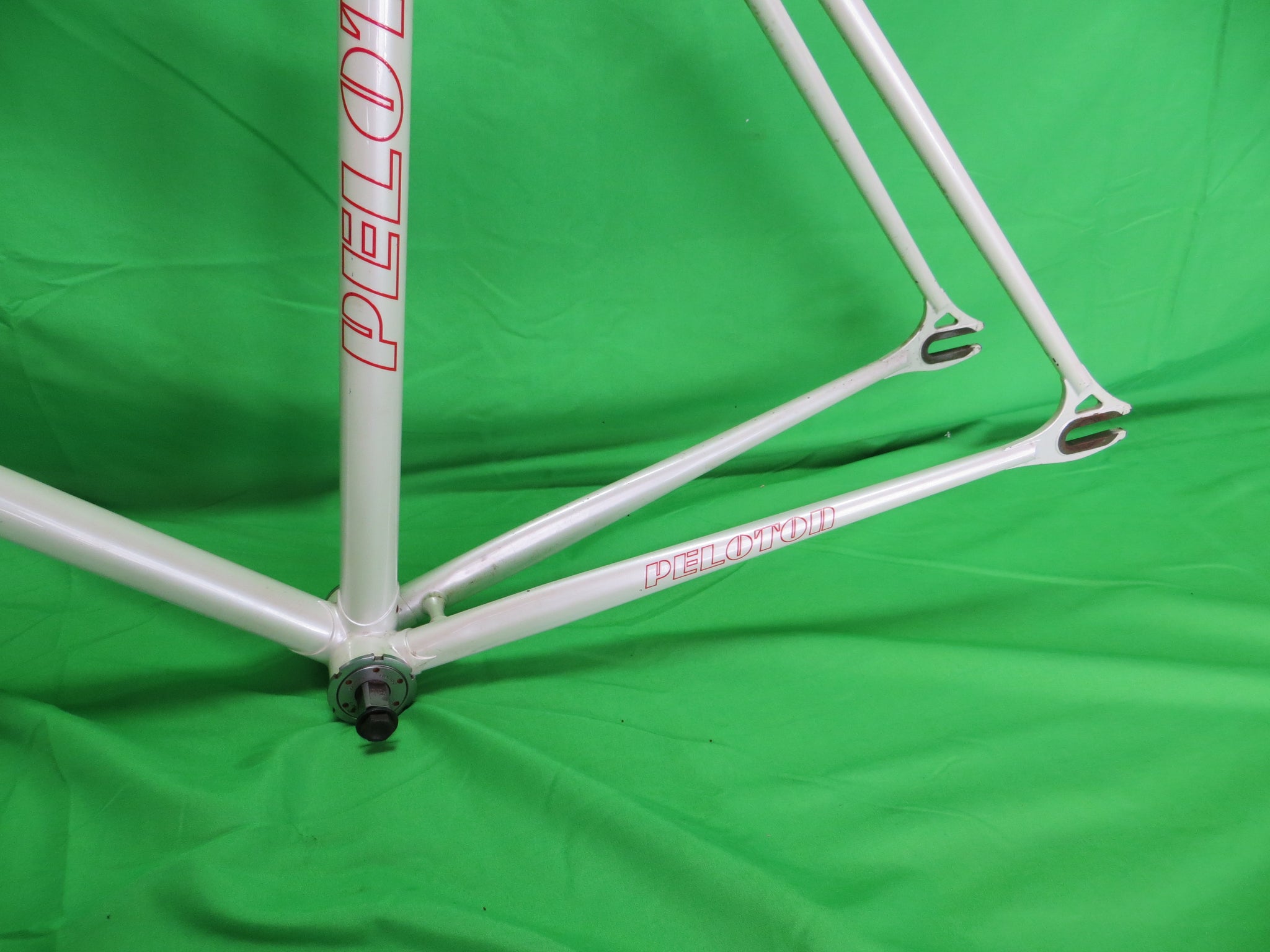 Peloton // White // 51cm – NJS EXPORT