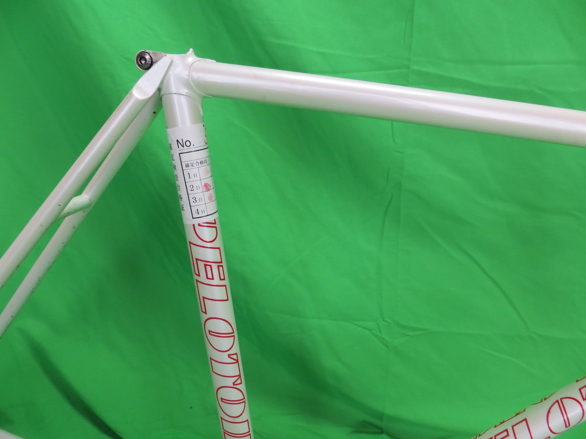 Peloton // White // 51cm – NJS EXPORT