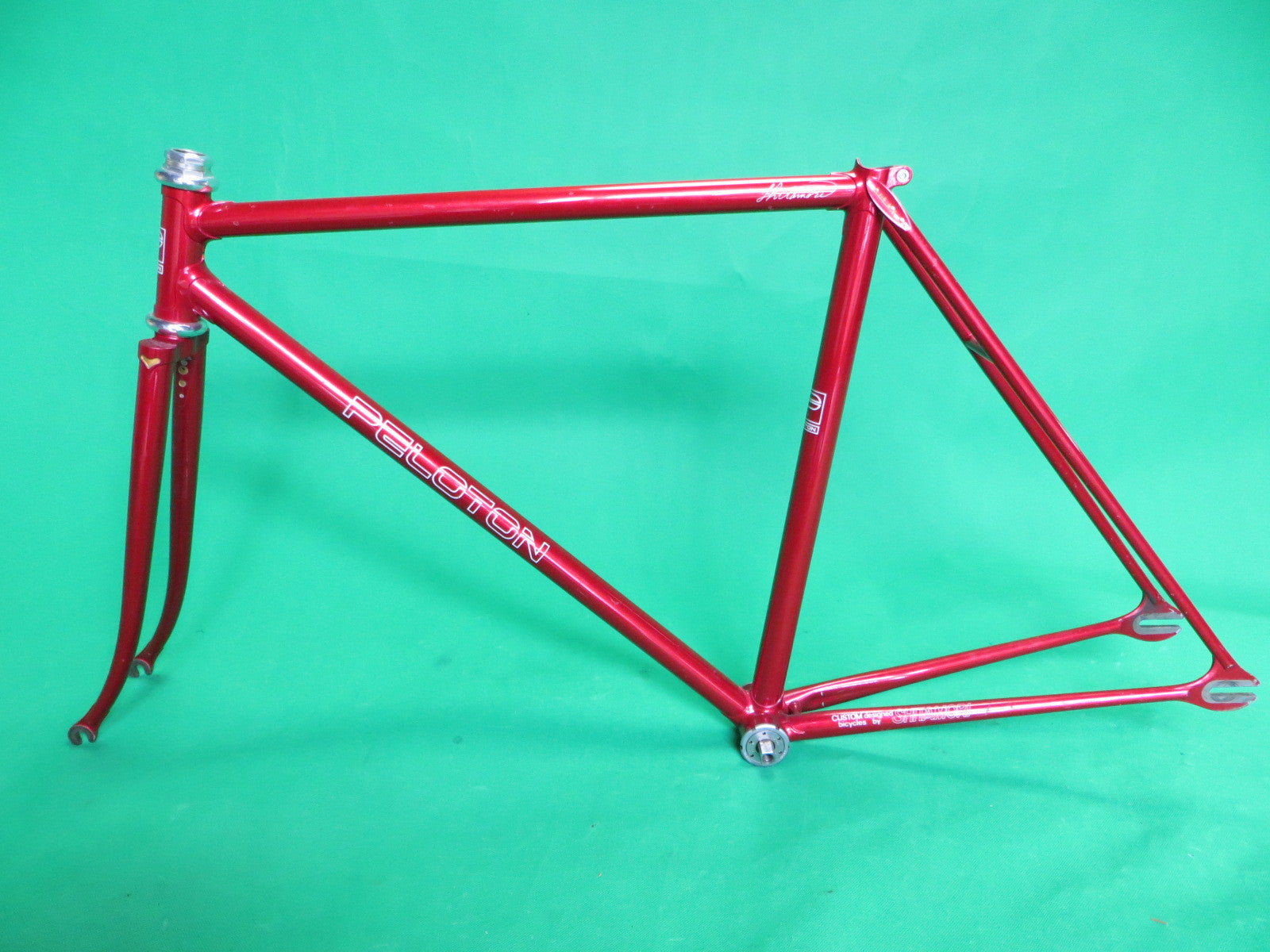 PELOTON // Metallic Red // 49.5cm