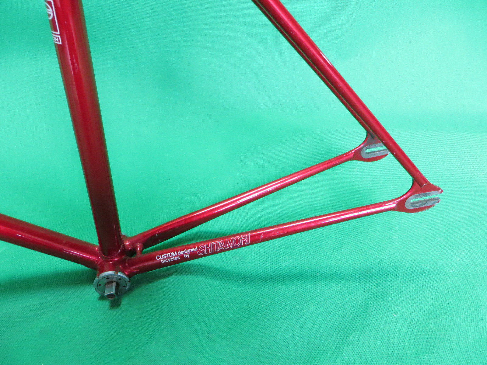 PELOTON // Metallic Red // 49.5cm – NJS EXPORT