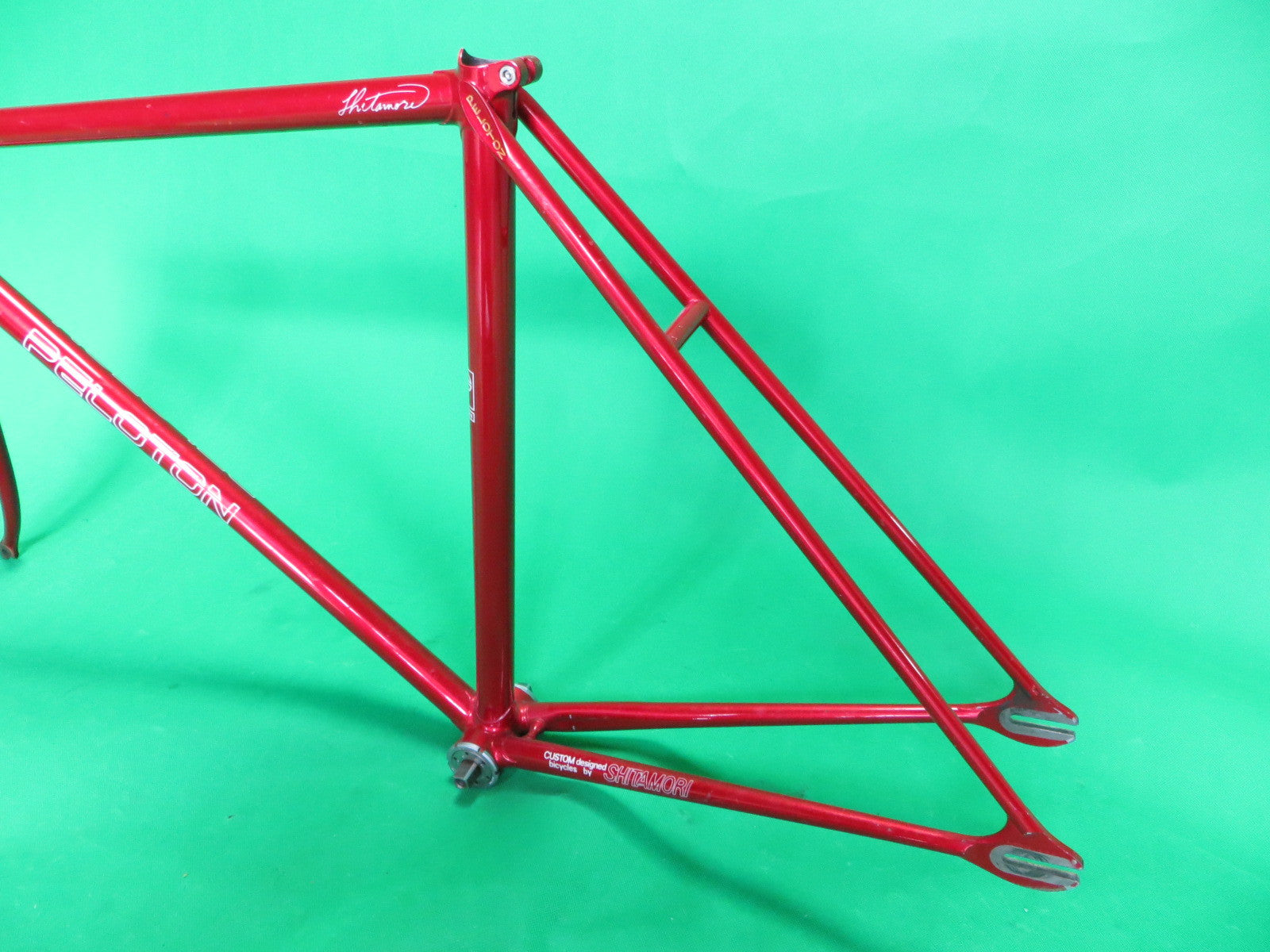 PELOTON // Metallic Red // 49.5cm – NJS EXPORT
