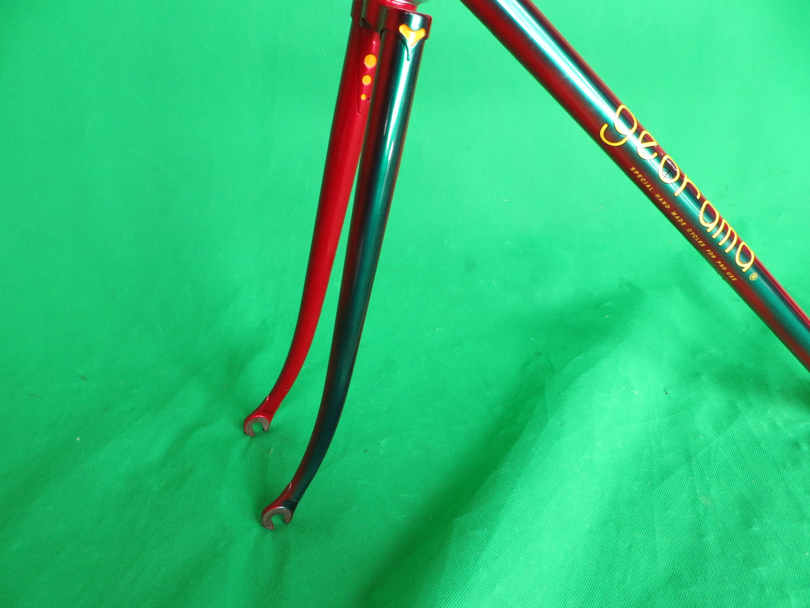 GEORAMA || Green and Red Fade || 52cm – NJS EXPORT