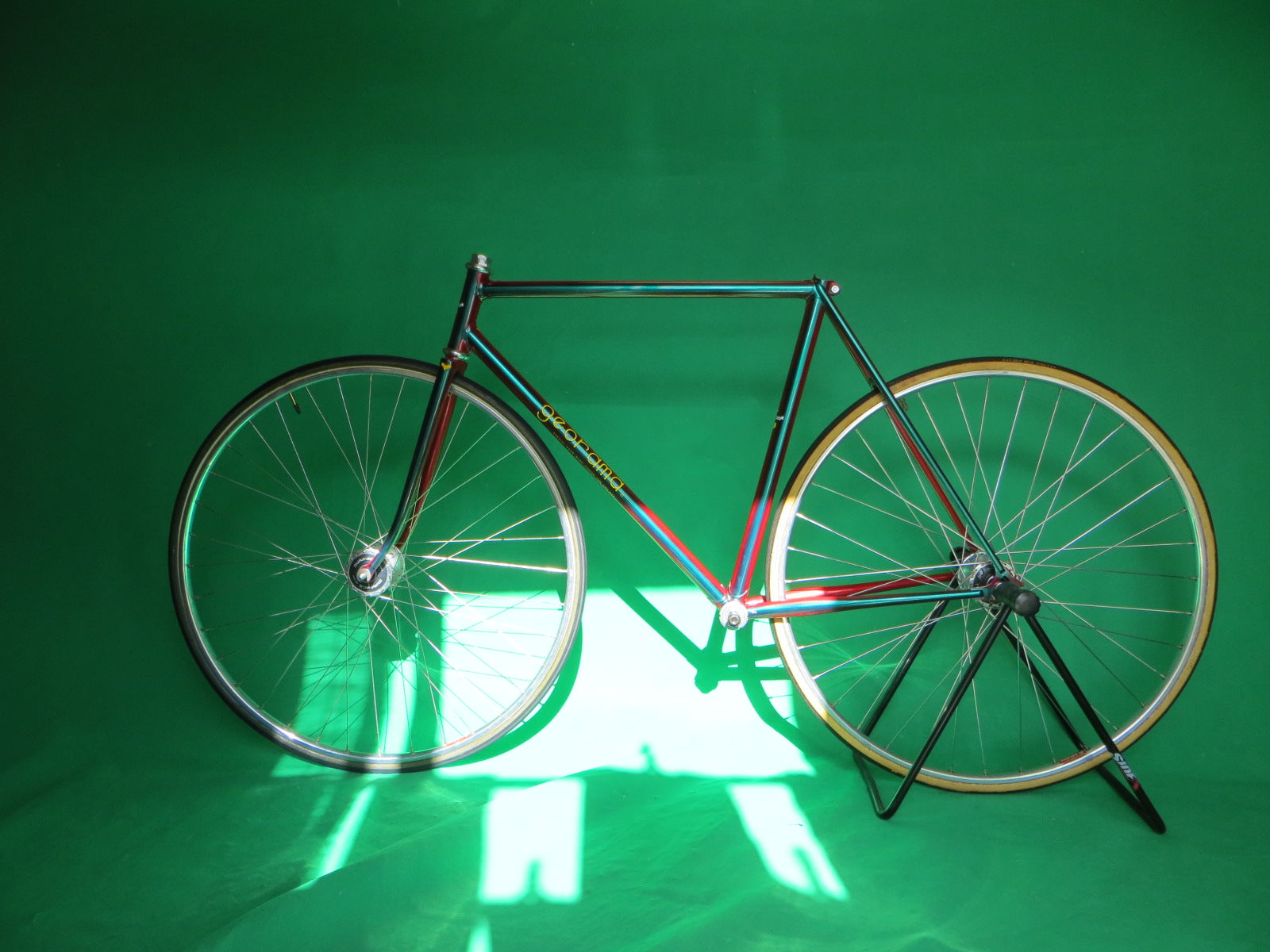 GEORAMA || Green and Red Fade || 52cm – NJS EXPORT